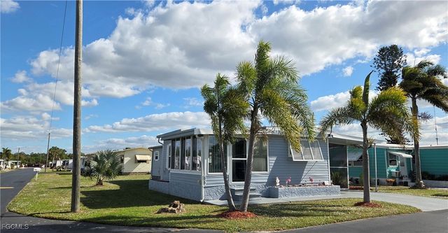 629 Vista DR, North Fort Myers, FL 33917