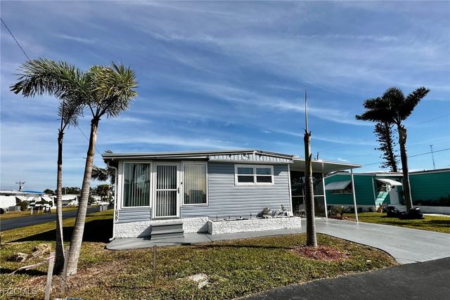 629 Vista DR, North Fort Myers, FL 33917