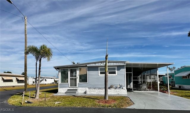 629 Vista DR, North Fort Myers, FL 33917