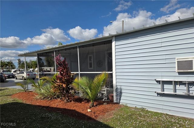 629 Vista DR, North Fort Myers, FL 33917