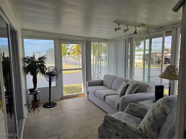 629 Vista DR, North Fort Myers, FL 33917