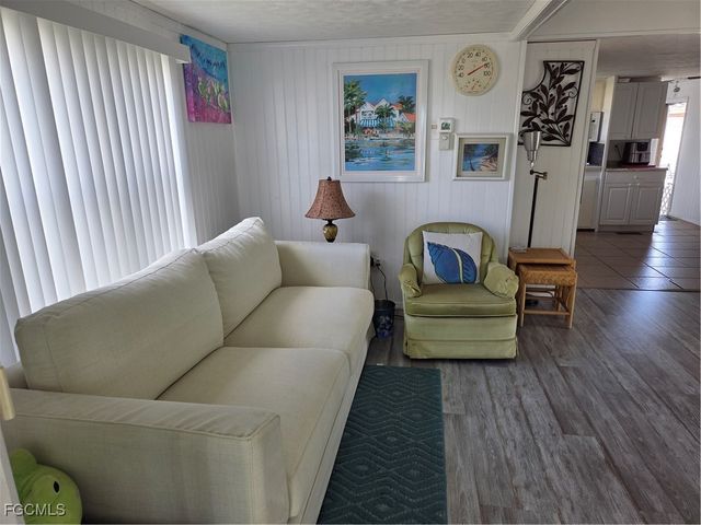 629 Vista DR, North Fort Myers, FL 33917