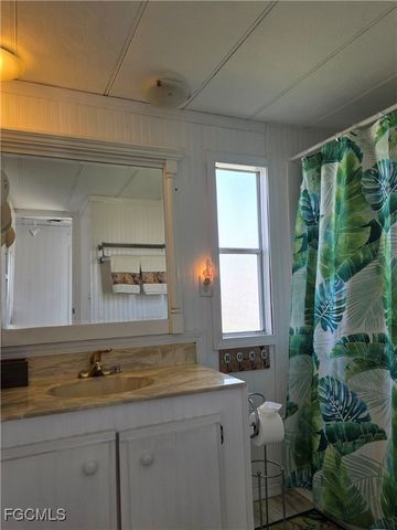 629 Vista DR, North Fort Myers, FL 33917