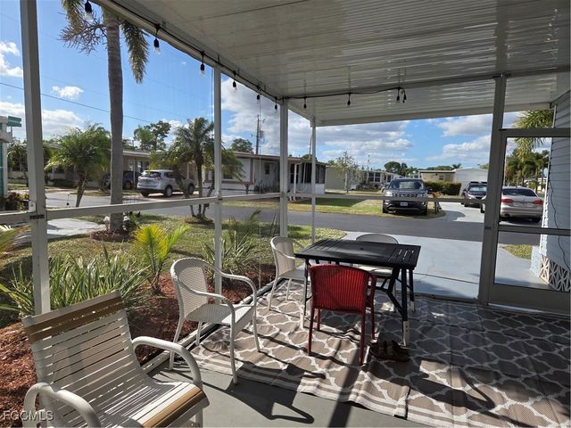 629 Vista DR, North Fort Myers, FL 33917