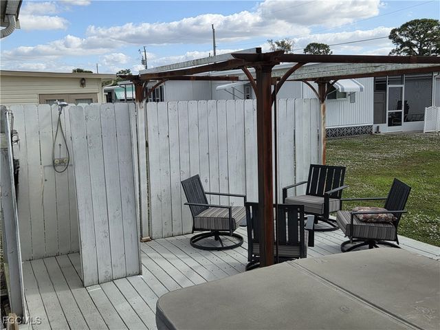 629 Vista DR, North Fort Myers, FL 33917