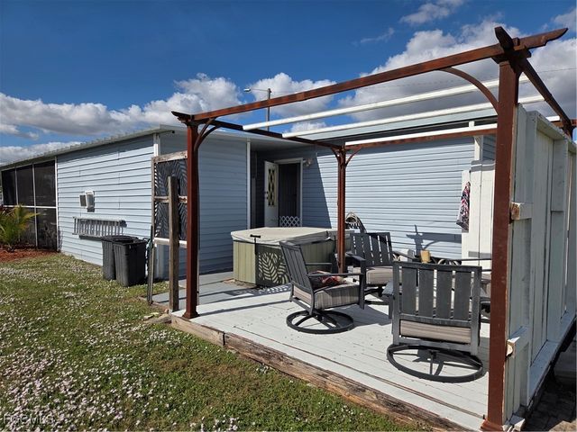 629 Vista DR, North Fort Myers, FL 33917