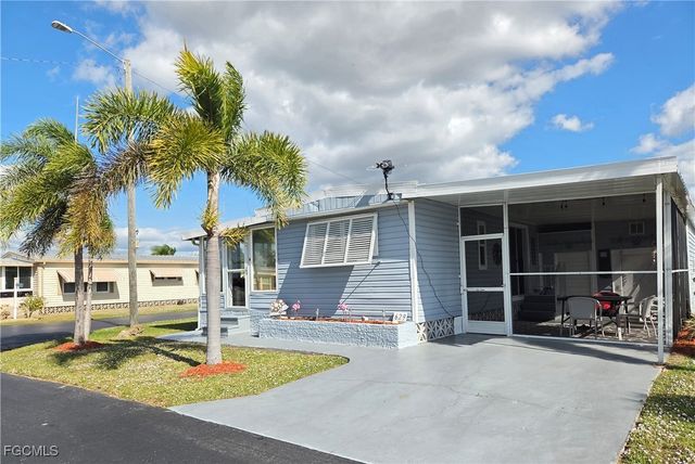 629 Vista DR, North Fort Myers, FL 33917