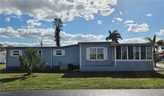 629 Vista DR, North Fort Myers, FL 33917