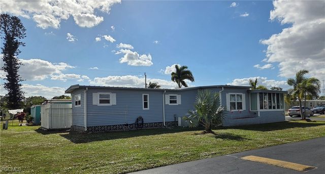 629 Vista DR, North Fort Myers, FL 33917