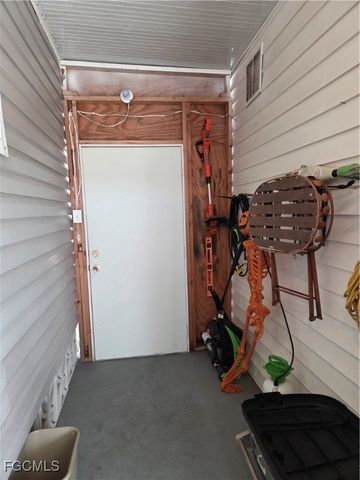 629 Vista DR, North Fort Myers, FL 33917