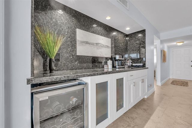 112 Lake Emerald Drive 104, Oakland Park, FL 33309