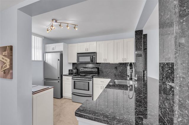 112 Lake Emerald Drive 104, Oakland Park, FL 33309