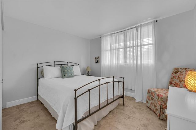 112 Lake Emerald Drive 104, Oakland Park, FL 33309