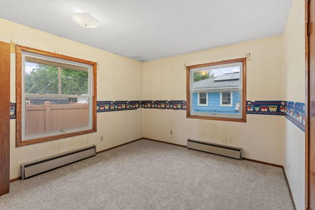 9 6th Avenue NE, Osseo, MN 55369