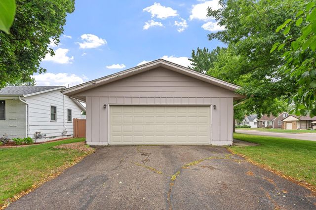 9 6th Avenue NE, Osseo, MN 55369