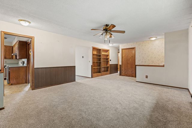 9 6th Avenue NE, Osseo, MN 55369