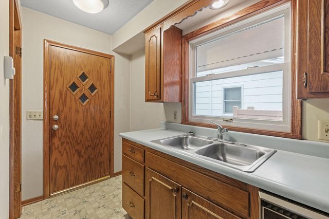 9 6th Avenue NE, Osseo, MN 55369