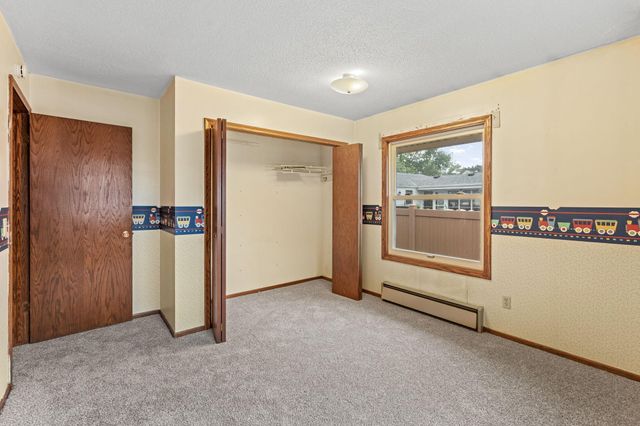 9 6th Avenue NE, Osseo, MN 55369