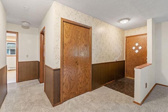 9 6th Avenue NE, Osseo, MN 55369