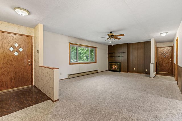 9 6th Avenue NE, Osseo, MN 55369