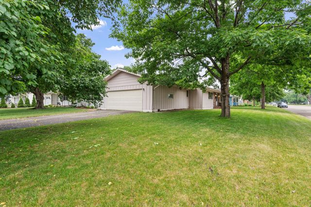 9 6th Avenue NE, Osseo, MN 55369