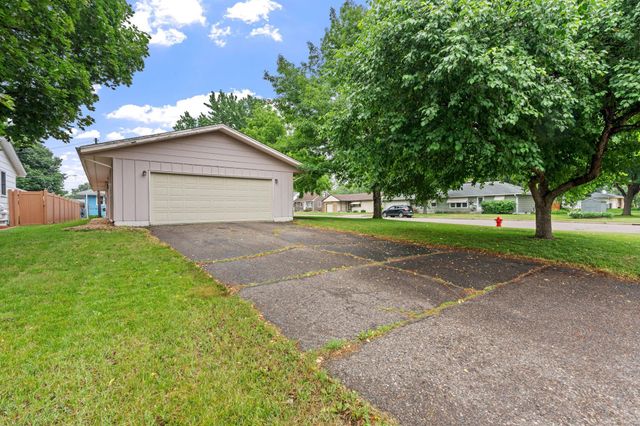 9 6th Avenue NE, Osseo, MN 55369