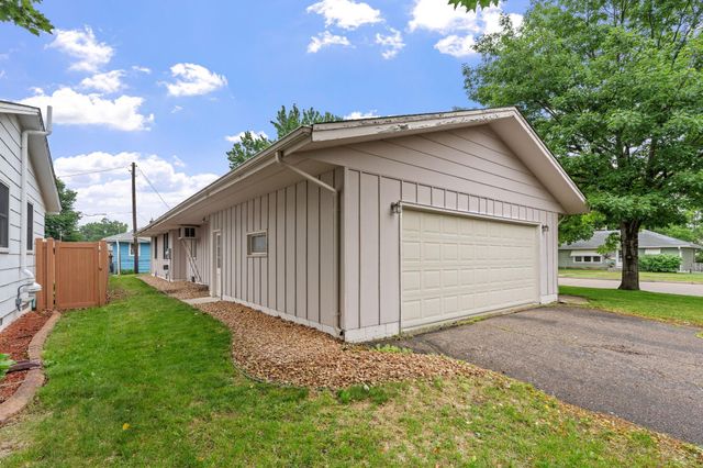 9 6th Avenue NE, Osseo, MN 55369
