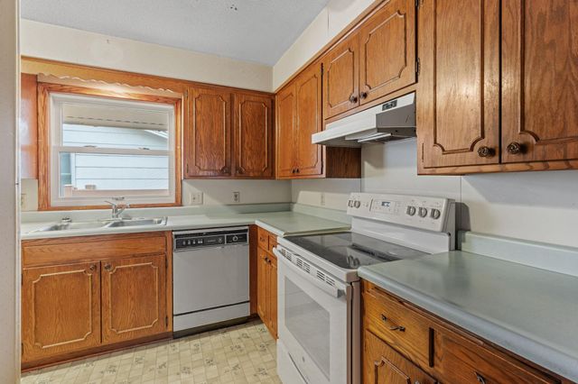 9 6th Avenue NE, Osseo, MN 55369