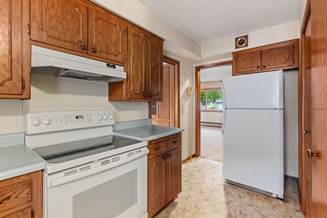 9 6th Avenue NE, Osseo, MN 55369
