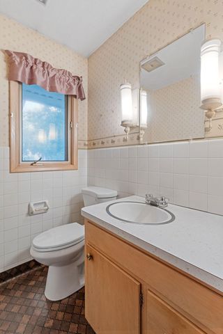 9 6th Avenue NE, Osseo, MN 55369