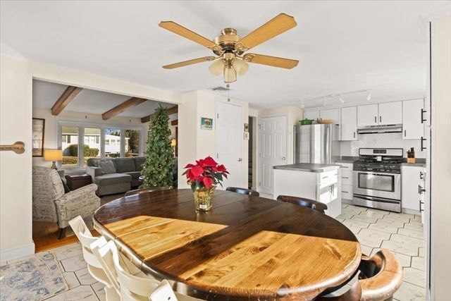 196 Coolidge St, Swansea, MA 02777