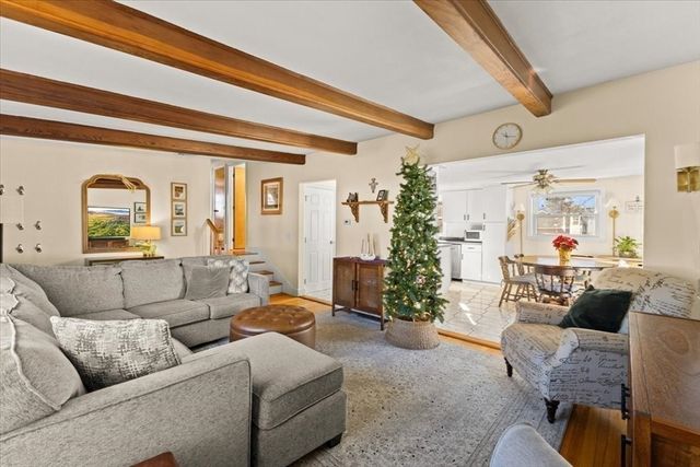 196 Coolidge St, Swansea, MA 02777