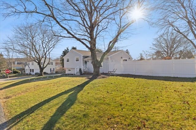 196 Coolidge St, Swansea, MA 02777