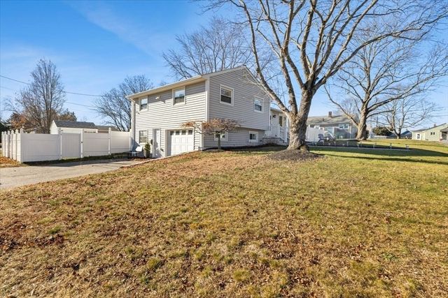 196 Coolidge St, Swansea, MA 02777