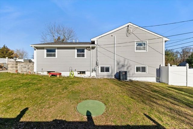 196 Coolidge St, Swansea, MA 02777