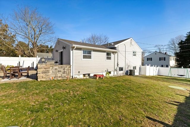 196 Coolidge St, Swansea, MA 02777