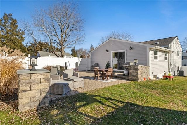 196 Coolidge St, Swansea, MA 02777