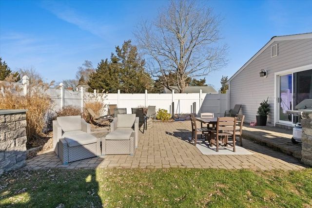 196 Coolidge St, Swansea, MA 02777