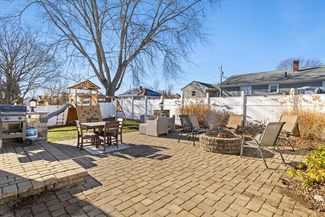 196 Coolidge St, Swansea, MA 02777