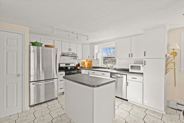 196 Coolidge St, Swansea, MA 02777