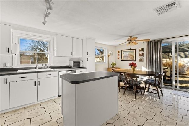 196 Coolidge St, Swansea, MA 02777