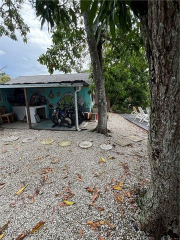 3048 Lunar ST, Naples, FL 34112