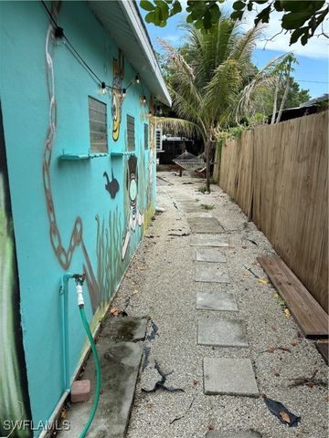 3048 Lunar ST, Naples, FL 34112