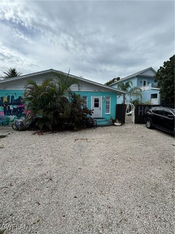 3048 Lunar ST, Naples, FL 34112