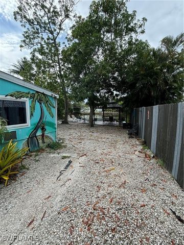 3048 Lunar ST, Naples, FL 34112