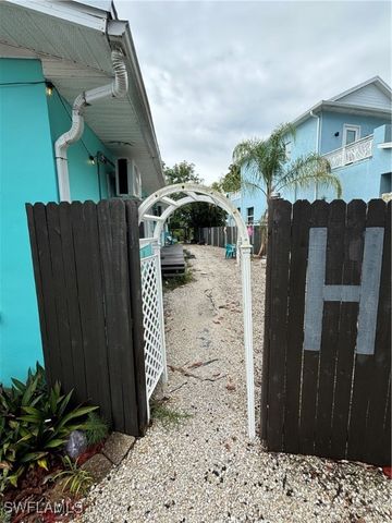 3048 Lunar ST, Naples, FL 34112