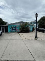 3048 Lunar ST, Naples, FL 34112