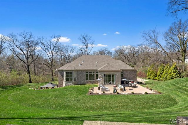 5 Watch Hill Road, Ladue, MO 63124