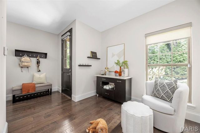 5 Watch Hill Road, Ladue, MO 63124