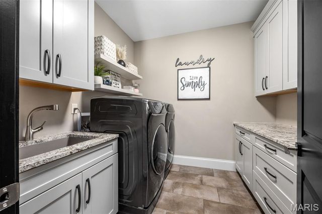 5 Watch Hill Road, Ladue, MO 63124